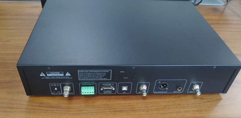 无线视像跟踪数字会议系统主机 LB-3400(前)