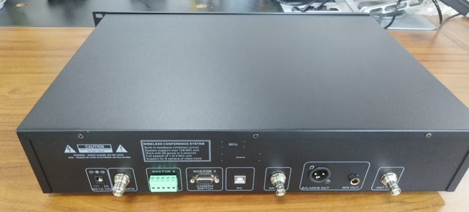 无线视像跟踪数字会议系统主机 LB-3400(前)